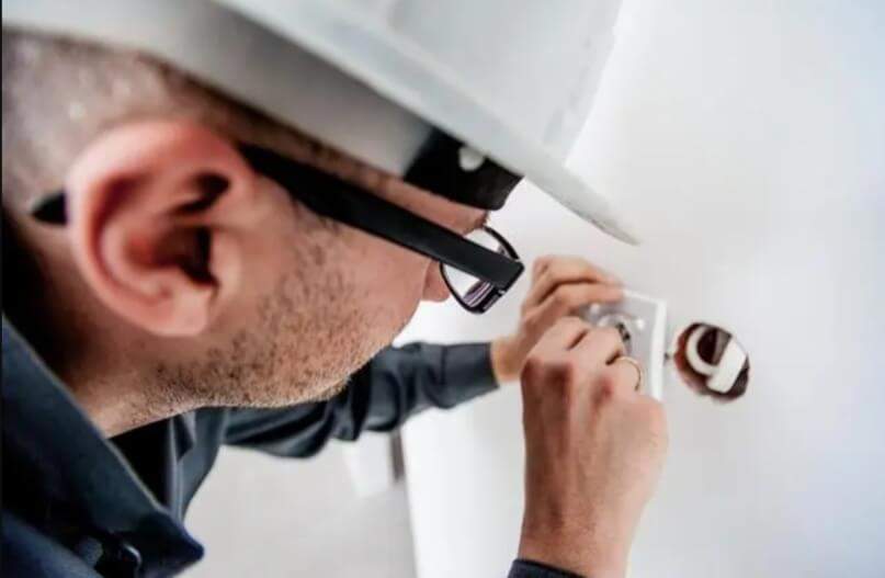 การตรวจสอบระบบไฟฟ้าในบ้าน อพาร์ตเมนต์ และสำนักงาน