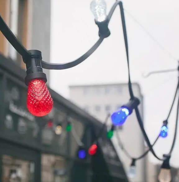 วิธีเลือกไฟประดับแบบสายรุ้งและวางแผนการจัดวางอย่างไรให้สวยงาม