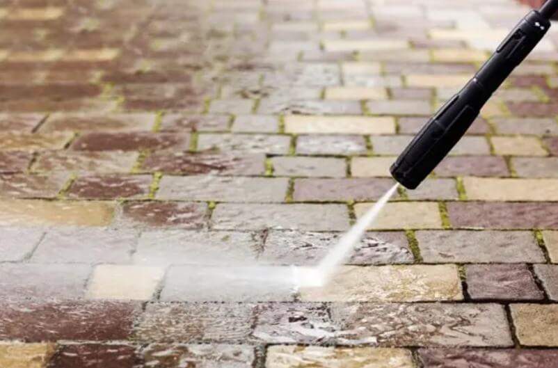 จะทำความสะอาดก้อนหินปูถนนด้วยอะไรและอย่างไร?
