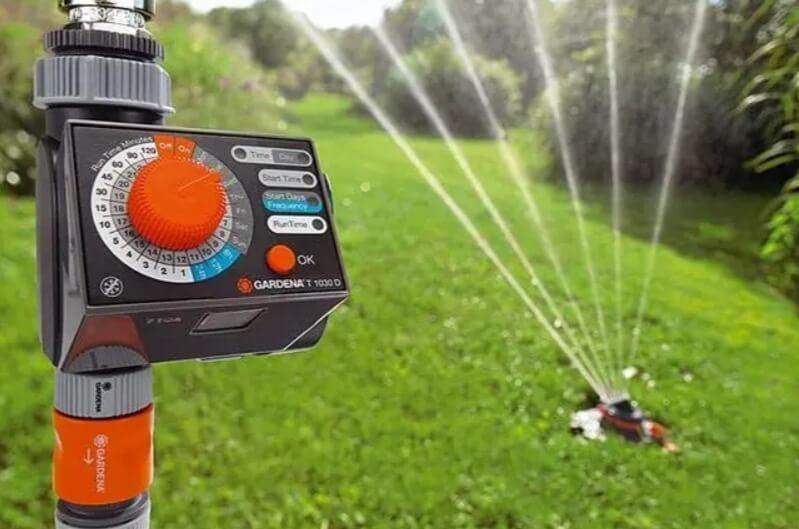 จะเลือกวิธีรดน้ำต้นไม้แบบไหนดี?