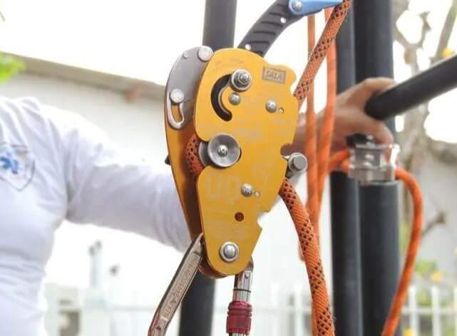 เลือกสายรัดนิรภัยสำหรับงานก่อสร้าง