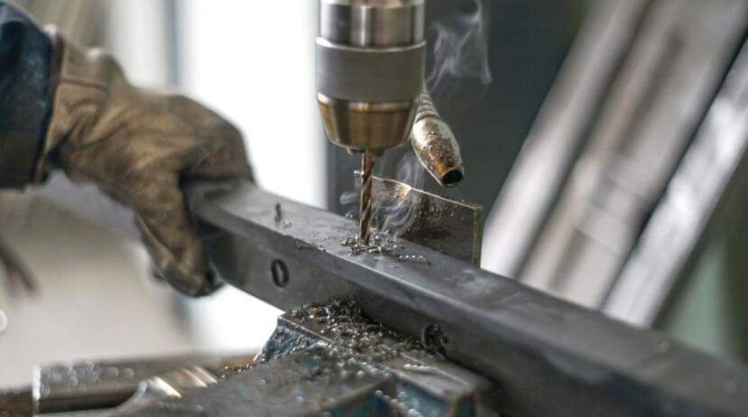 การเจาะโลหะ