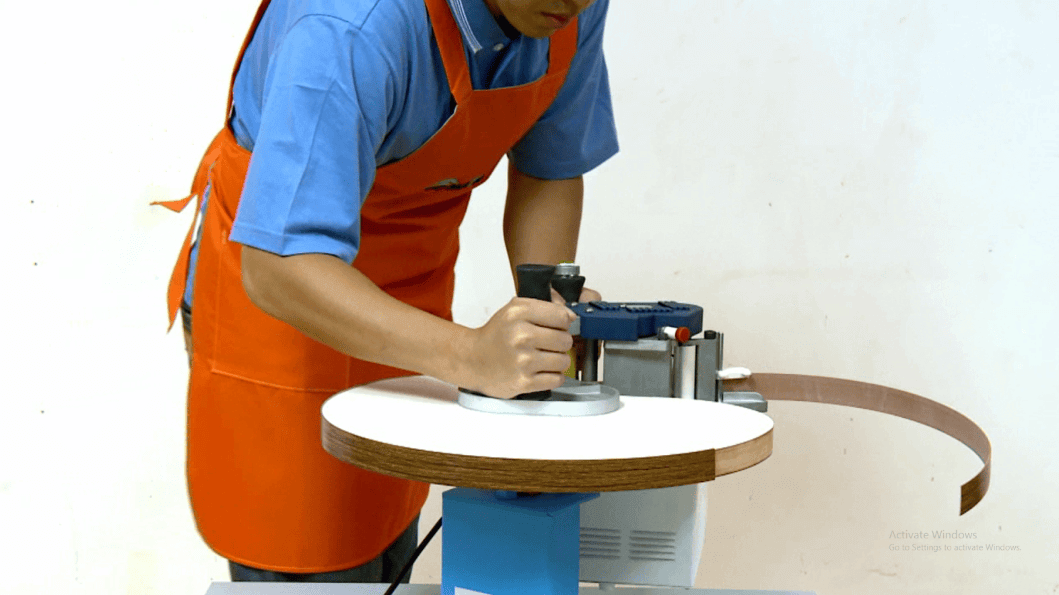 เครื่องติดขอบ