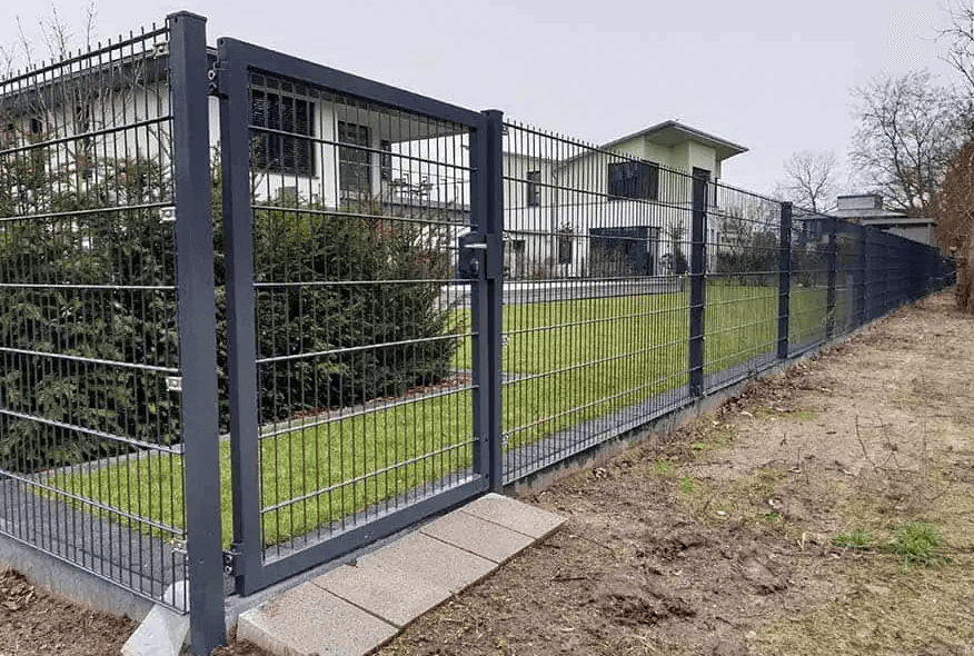 ควรใช้รั้วแบบใดสำหรับแปลงสวนในพื้นที่จัดสรร?